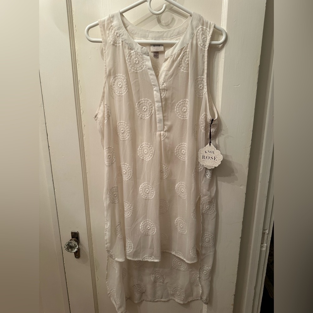NWT Knox RoseWhite Sleeveless Embroidered Blouse